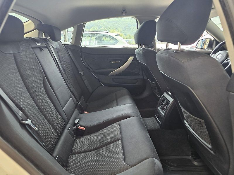 BMW Řada 4 420d xDrive - fotka 12 z 22