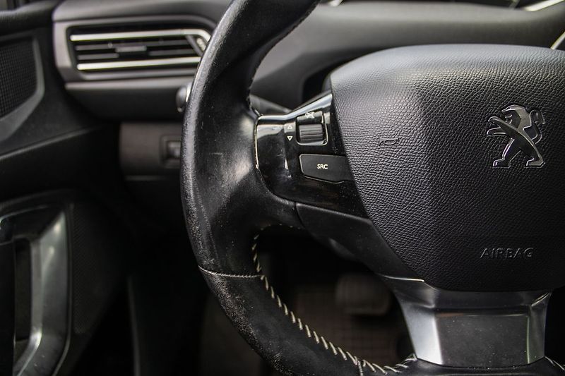 Peugeot 308 - fotka 17 z 21
