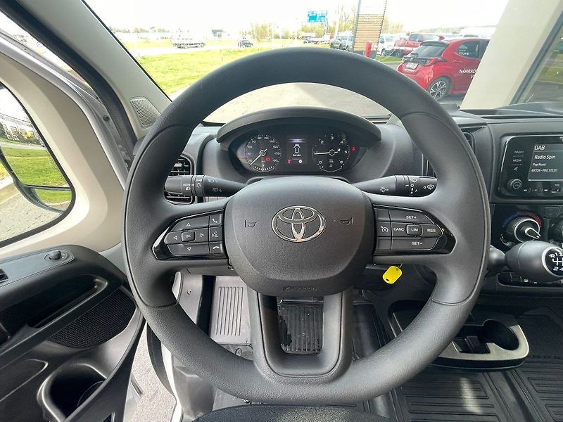 Toyota Proace Max 2.2D L4H2 4D VAN 2.2L 140 6MT - fotka 22 z 27