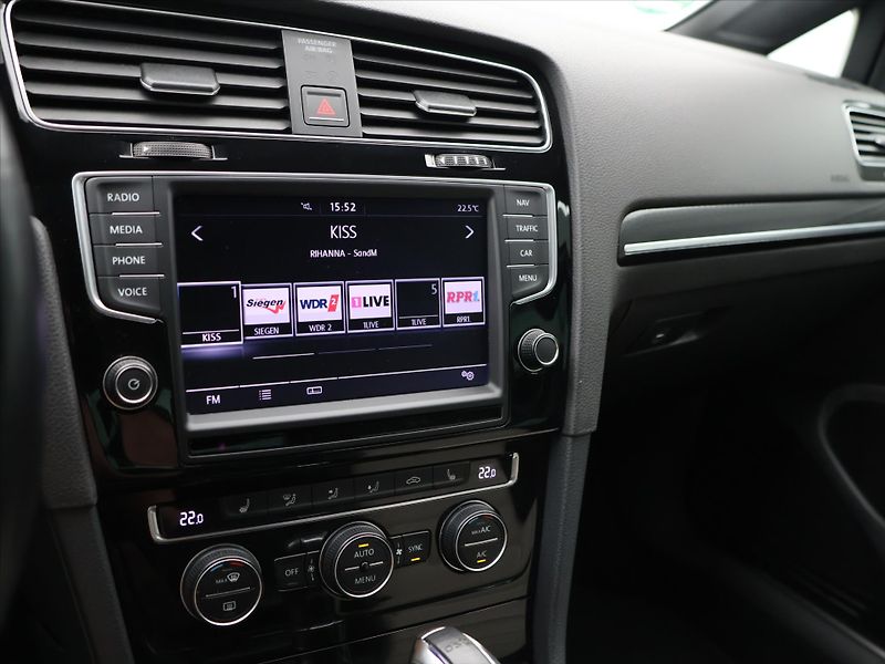 Volkswagen Golf 2,0 TSI R 221kW 4Motion DSG - fotka 22 z 35