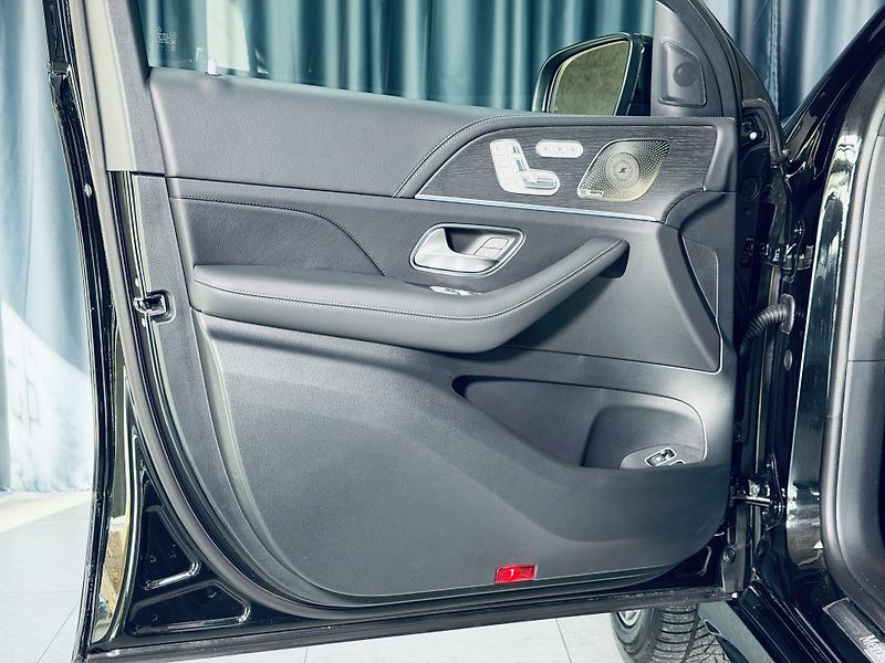 Mercedes-Benz GLE (2025) 400e*4M*AMG*COUPE*ZÁRUKA*CZ - fotka 13 z 44