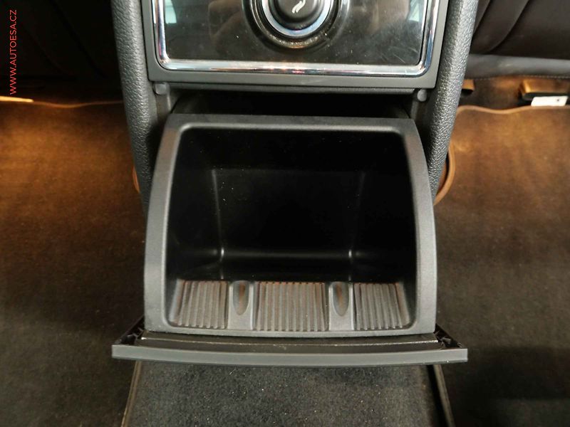 Škoda Superb (2015) 2.0 TDi 4x4, L&K, DSG, bixen - fotka 21 z 23
