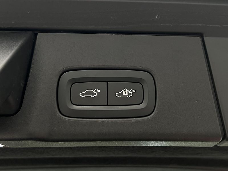 Volvo V90 CC D4 POLESTAR AWD AUT - fotka 41 z 44