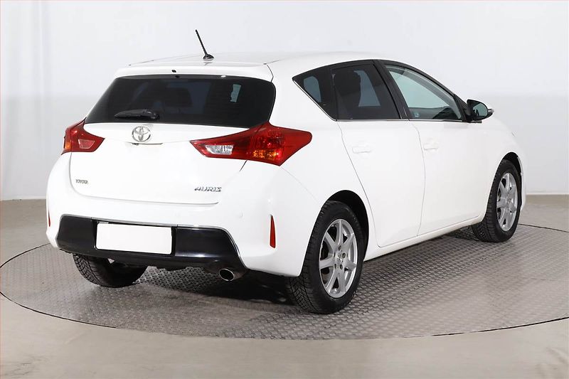 Toyota Auris (2013) 1.6 Valvematic, Automat, Navi - fotka 5 z 24