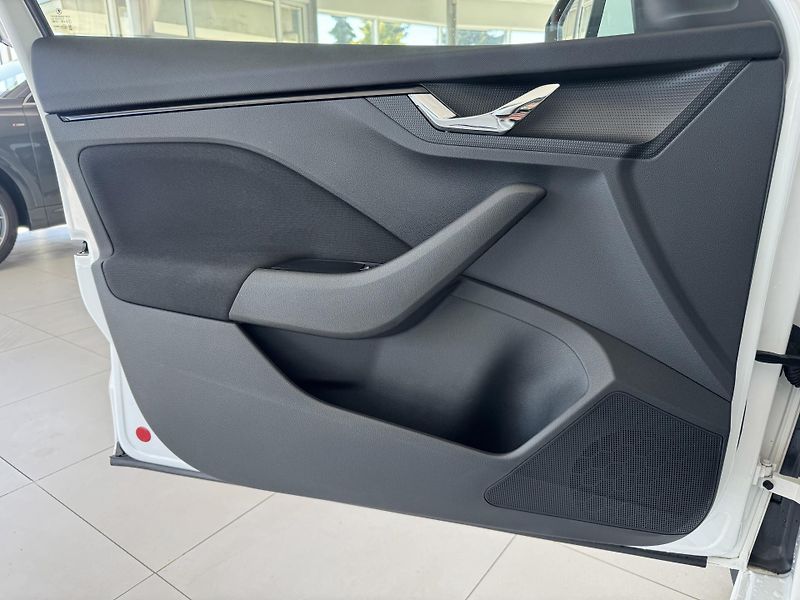 Škoda Kamiq 1,0TSI*Tempomat*PDC*REZERVACE! - fotka 24 z 29
