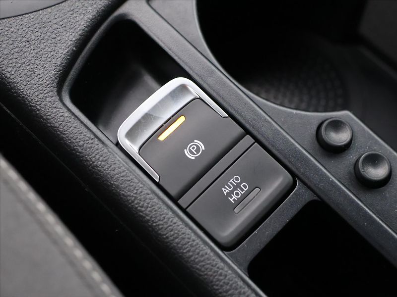 Volkswagen Touran 2.0 TDI 110kW DSG 7-Míst DPH - fotka 26 z 36