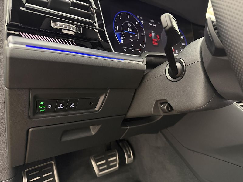 Volkswagen Touareg 3.0Tdi*1-MAJ*DPH*HUD*R-LINE* - fotka 9 z 50