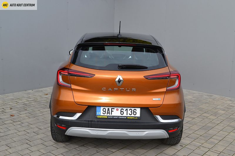 Renault Captur Intens E-TECH HYBRID 145 - fotka 4 z 45