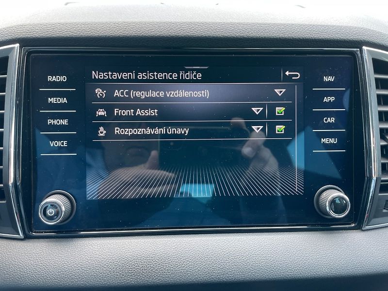 Škoda Karoq (2022) 2.0TDi Style+! Tažné! ČR+1.maj - fotka 33 z 39