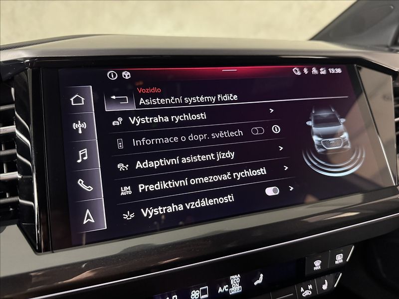 Audi Q4 e-tron 35 S-Line LED HUD Kamera - fotka 28 z 45