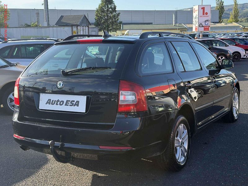 Škoda Octavia (2012) 1.6 TDi, AC, výhřev sed - fotka 4 z 18