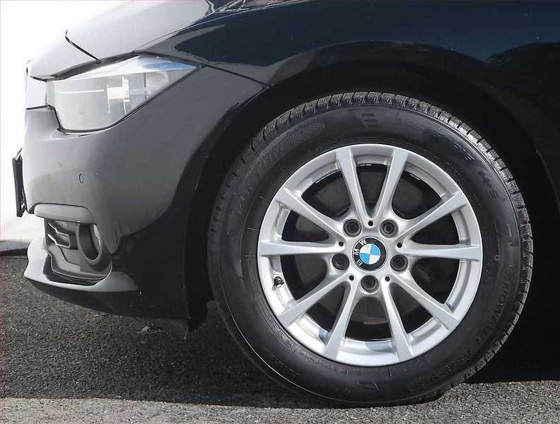 BMW Řada 3 (2017) 320 d xDrive, 4X4, Automat - fotka 15 z 20