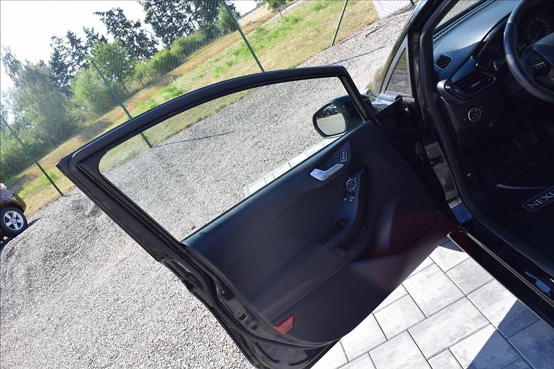 Ford Fiesta 1,0 i 73KW AUTOMAT NÍZKÉ KM - fotka 24 z 45