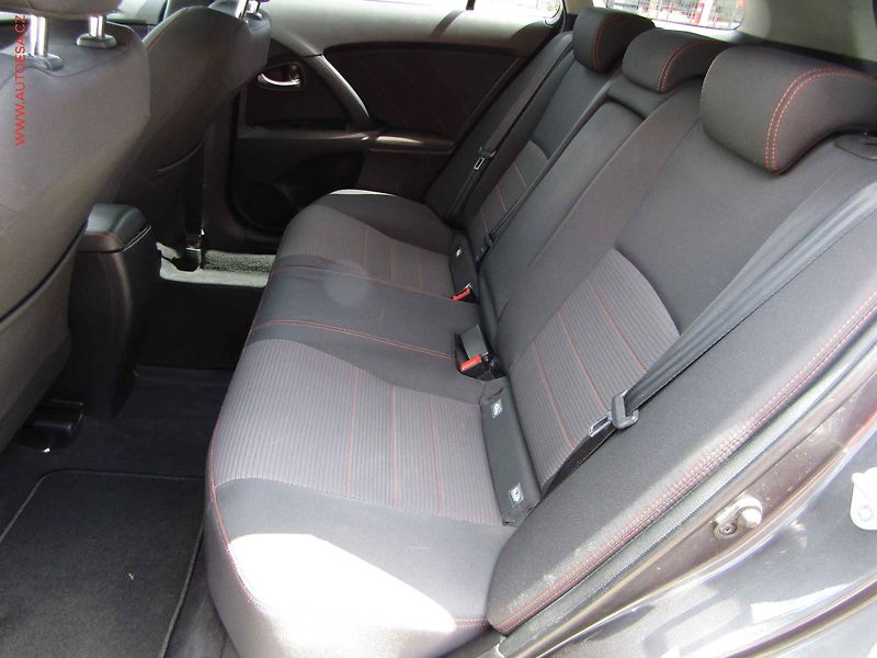 Toyota Avensis (2015) 2.0 D, ČR - fotka 10 z 18