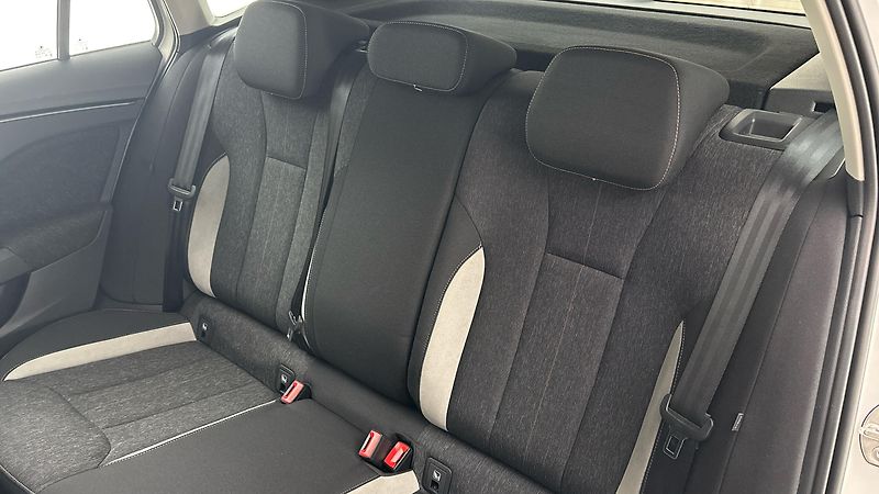 Škoda Kamiq 1.5 TSI DSG Style - fotka 16 z 28