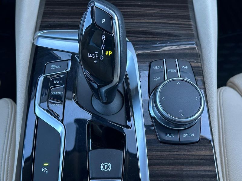 BMW Řada 5 540i xDrive SportLine 69000KM - fotka 11 z 20