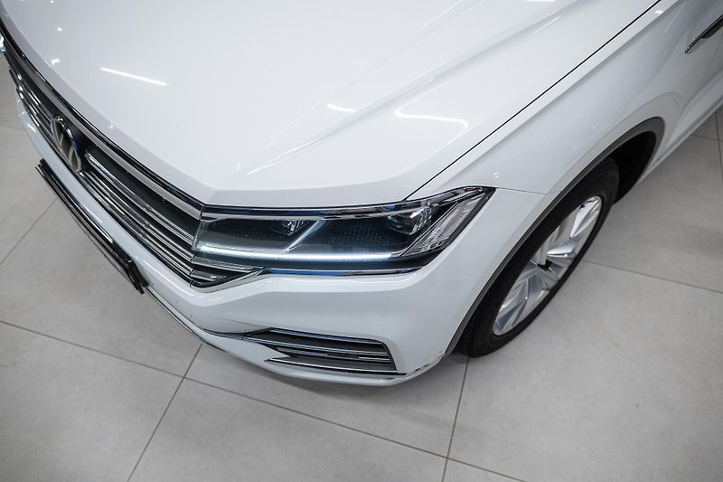 Volkswagen Touareg (2022) 3.0TDI 210KW 4X4 1ČR NOVÁ CENA - fotka 2 z 39