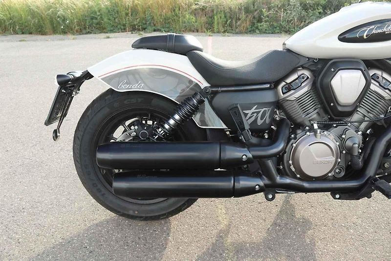 Benda Chinchilla 500 patří k motorkám, za kterými se na silnici zálibně otočíte.