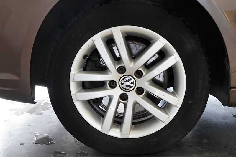 Volkswagen Touran - fotka 10 z 25