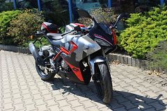 QJ Motor SRK 125 R (2025) MODEL 2026 SKLADEM NOVINKA - fotografie inzerátu