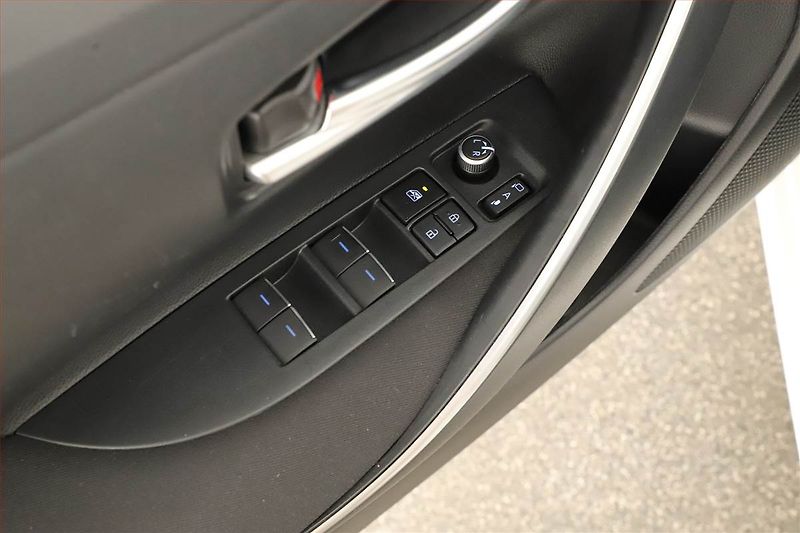 Toyota Corolla (2023) 1.5 VVT-i - fotka 15 z 15