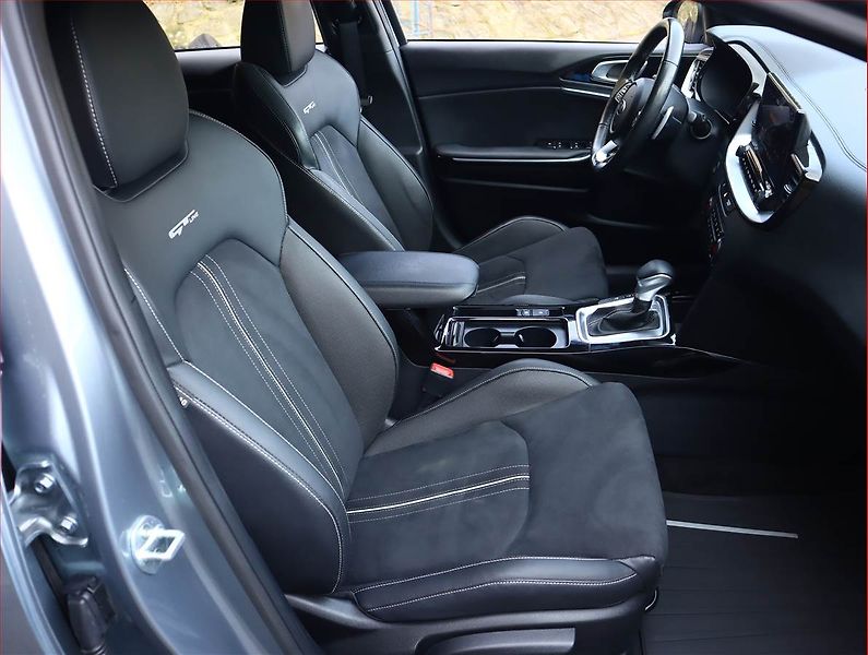 Mercedes-Benz GLA (2014) 220 CDI 4MATIC, 4X4 - fotka 7 z 18