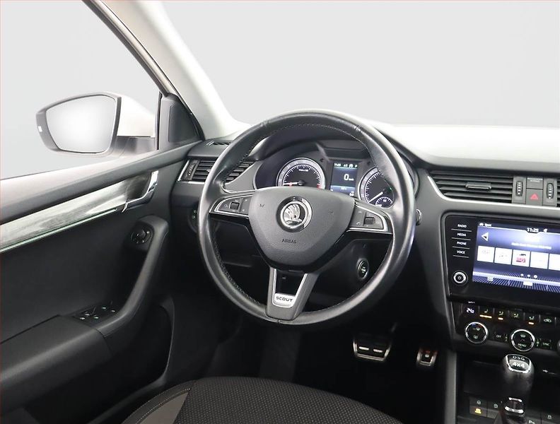 Škoda Octavia (2017) Scout 2.0 TDI, 4X4, Automat - fotka 7 z 23
