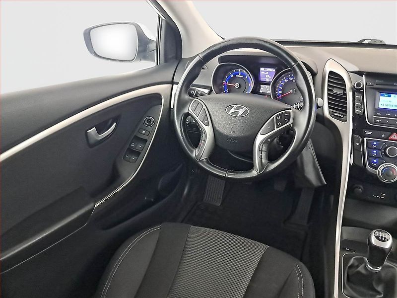 Hyundai i30 (2017) Trikolor 1.6 CRDi, Serv.kniha - fotka 7 z 17