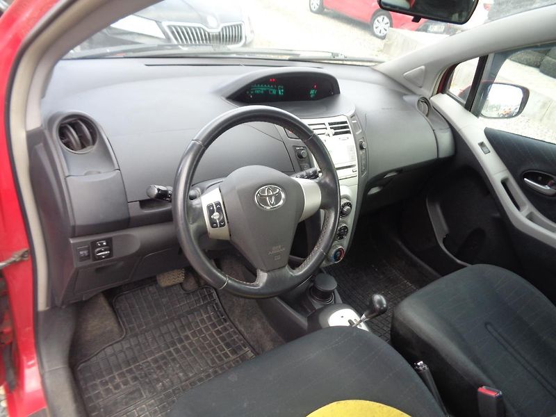 Toyota Yaris 1,3 Automat - fotka 7 z 12