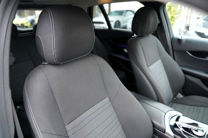 Mercedes-Benz Třídy C C 350e Plug -in hybrid/280PS - fotka 26 z 40