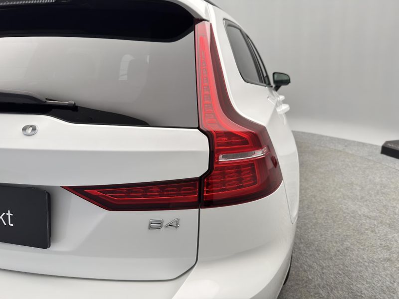 Volvo V60 B4 DARK PLUS AUT CZ 1.maj - fotka 22 z 44