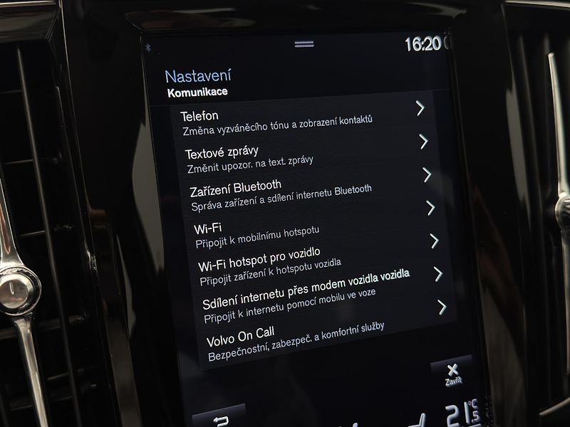 Volvo V90 D4 MOMENTUM PRO  - fotka 47 z 52