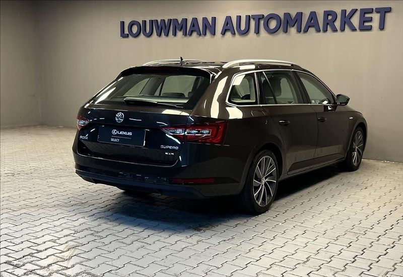 Škoda Superb 2,0 L&K DSG  COMBI - fotka 2 z 14