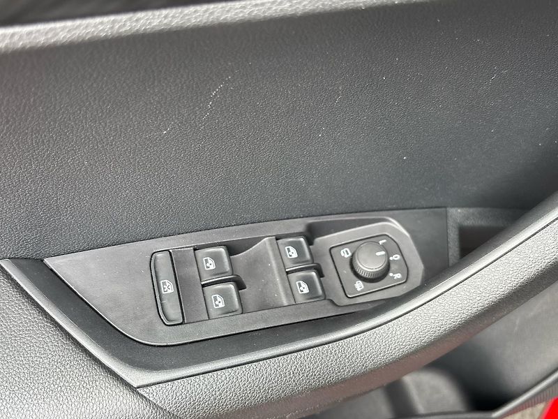 Škoda Karoq DSG Sportline - fotka 21 z 28