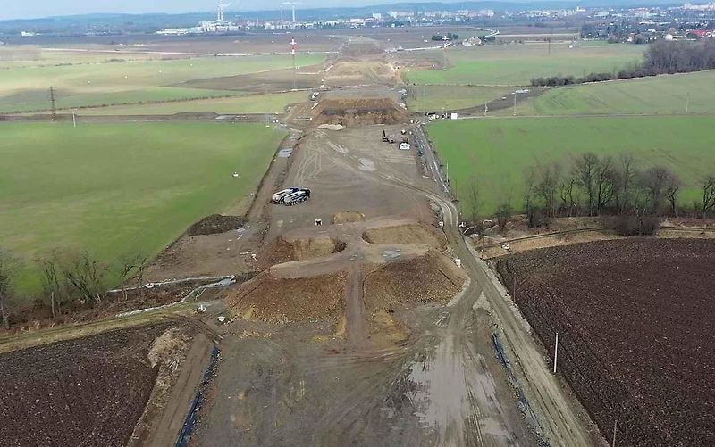 Stavba D1 Říkovice-Přerov, únor 2024. Pohled z výšky.