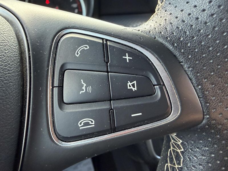 Mercedes-Benz Třídy A 180i LED NAVI KAMERA SERVISKA - fotka 21 z 40