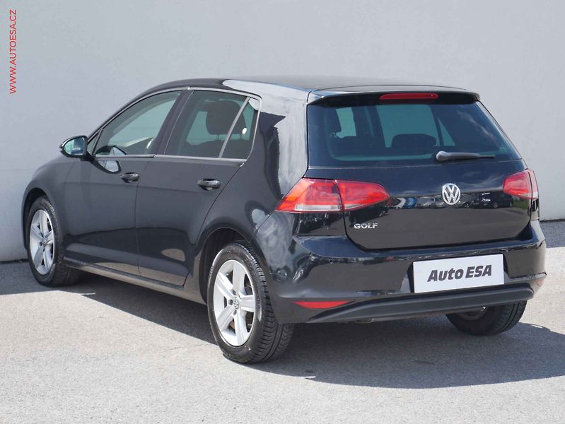 Volkswagen Golf (2012) 1.2TSi, AC - fotka 6 z 17