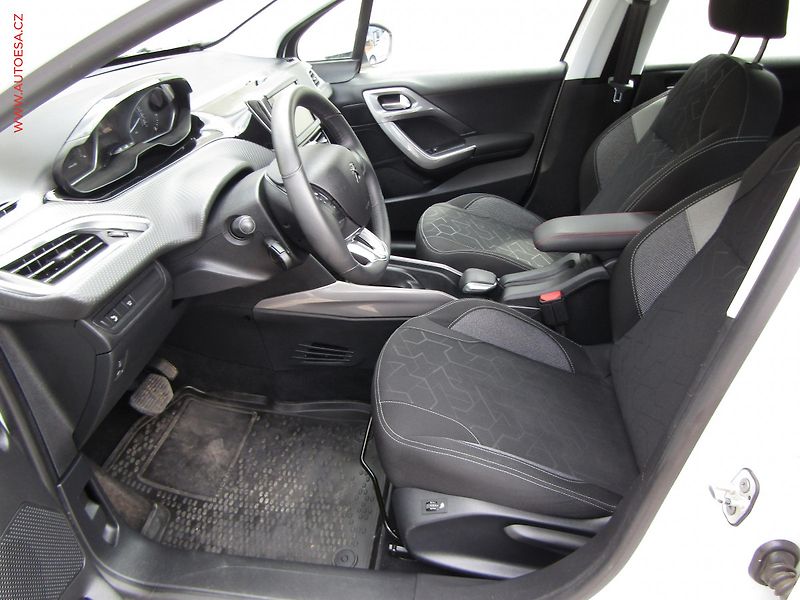 Peugeot 2008 (2019) 1.2 PT, ČR, AT - fotka 9 z 20