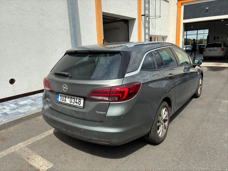 Peugeot 2008 1,2 PT 61kW CZ 1 Maj. Allure - fotka 6 z 12