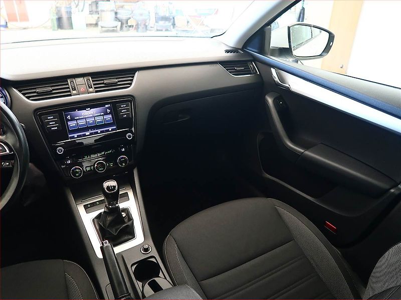 Škoda Octavia (2017) 1.6 TDI, Serv.kniha, Tempomat - fotka 8 z 14