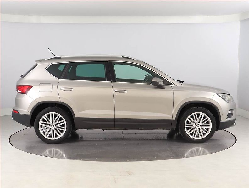 Seat Ateca (2017) 1.4 TSI, 4X4, ČR,1.maj - fotka 6 z 25