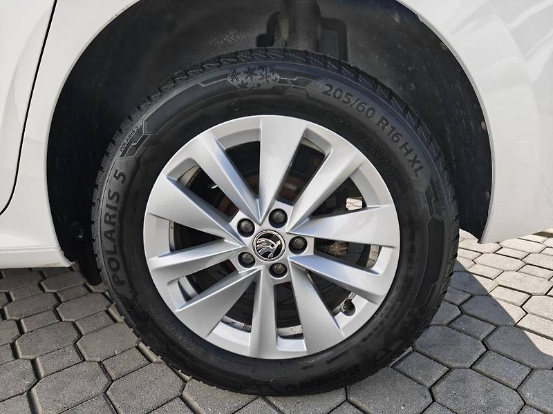 Škoda Kamiq Fresh 6MP 1,0TSI - fotka 21 z 23