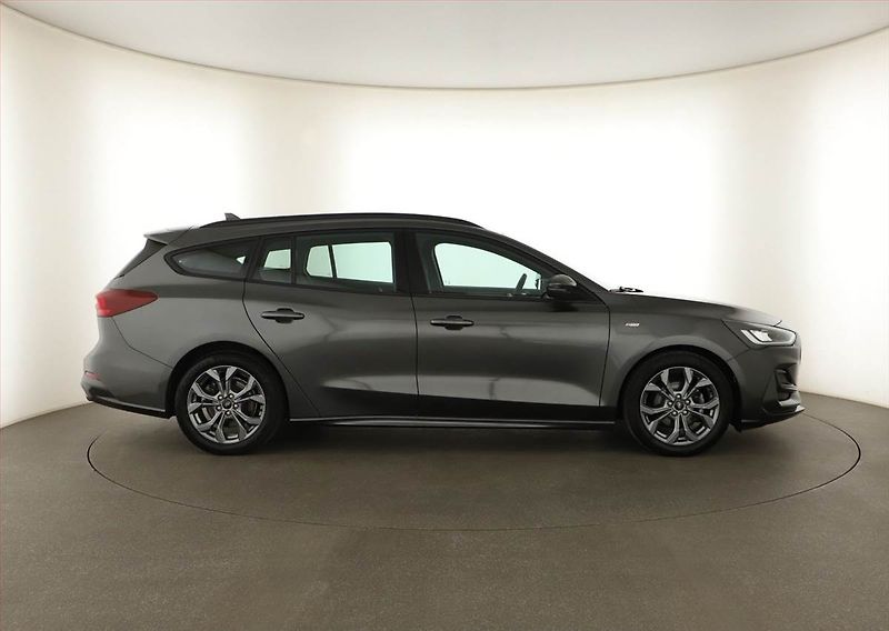 Ford Focus (2023) ST-Line 1.0 MHEV - fotka 6 z 14