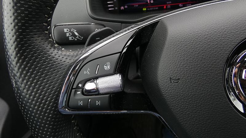 Škoda Karoq 1,5 TSI DSG Sportline - fotka 12 z 24