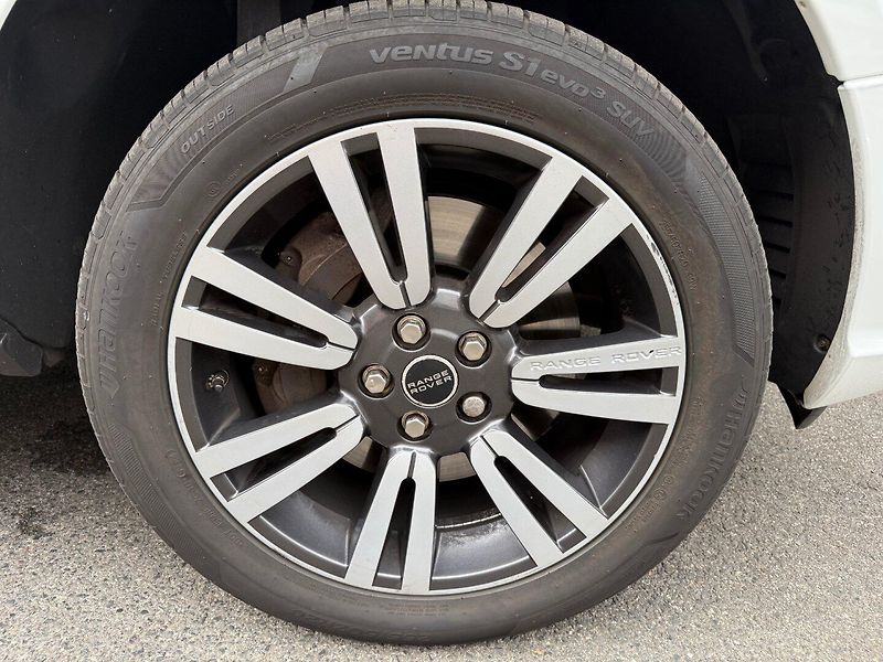 Land Rover Range Rover (2012) 4.4 TDV8 Vogue - fotka 26 z 27