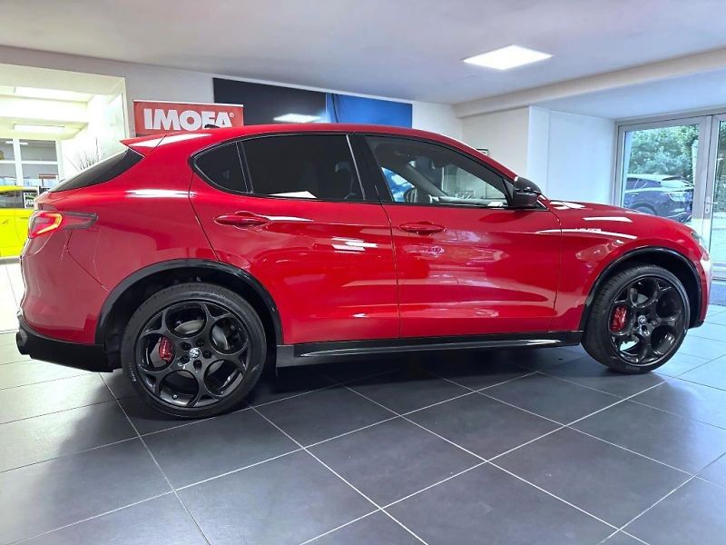 Alfa Romeo Stelvio (2026) 2.0T 280k AT8 ZF Q4 4x4 Veloce - fotka 4 z 22