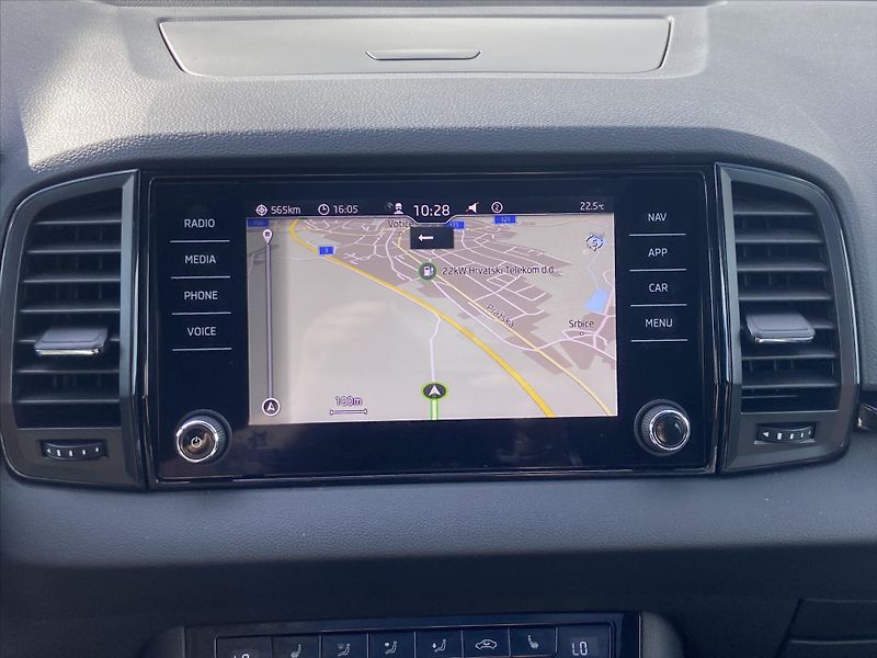 Škoda Karoq 2,0 TDI DSG Sportline 4x4 DPH - fotka 24 z 37