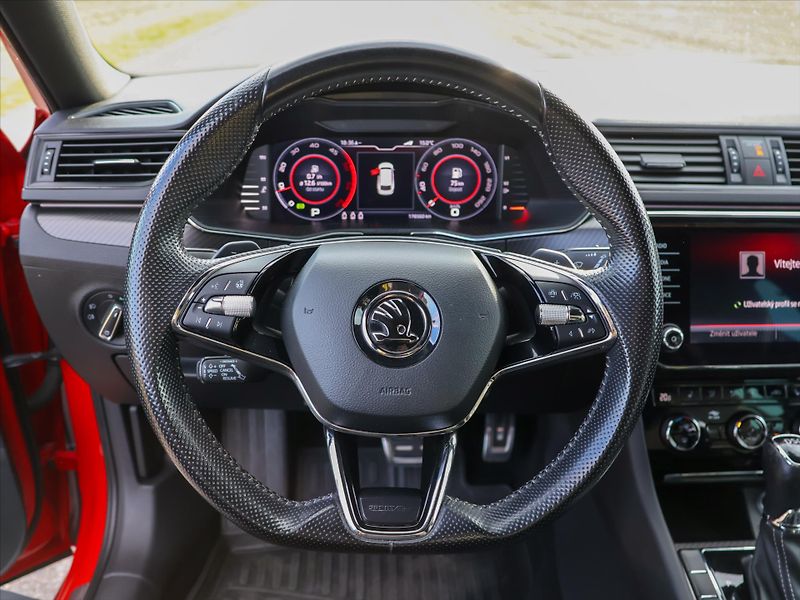 Škoda Superb 2,0 TDI DSG Sportline LED DPH - fotka 18 z 39