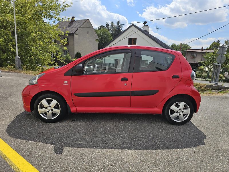 Toyota Aygo (2011) 1.0i KLIMA - fotka 2 z 17