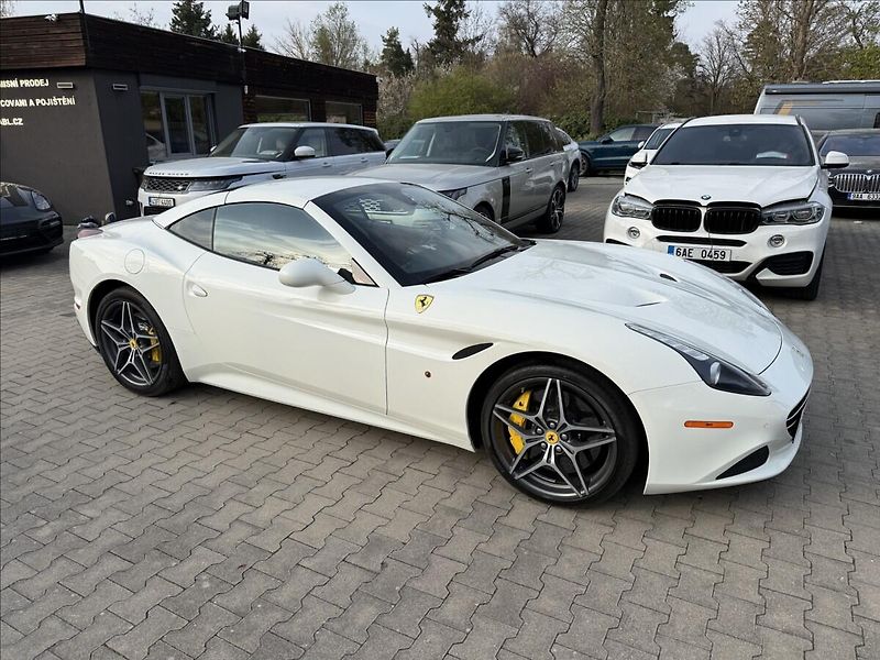 Ferrari California T 3,9 V8 412 kW - fotka 21 z 26